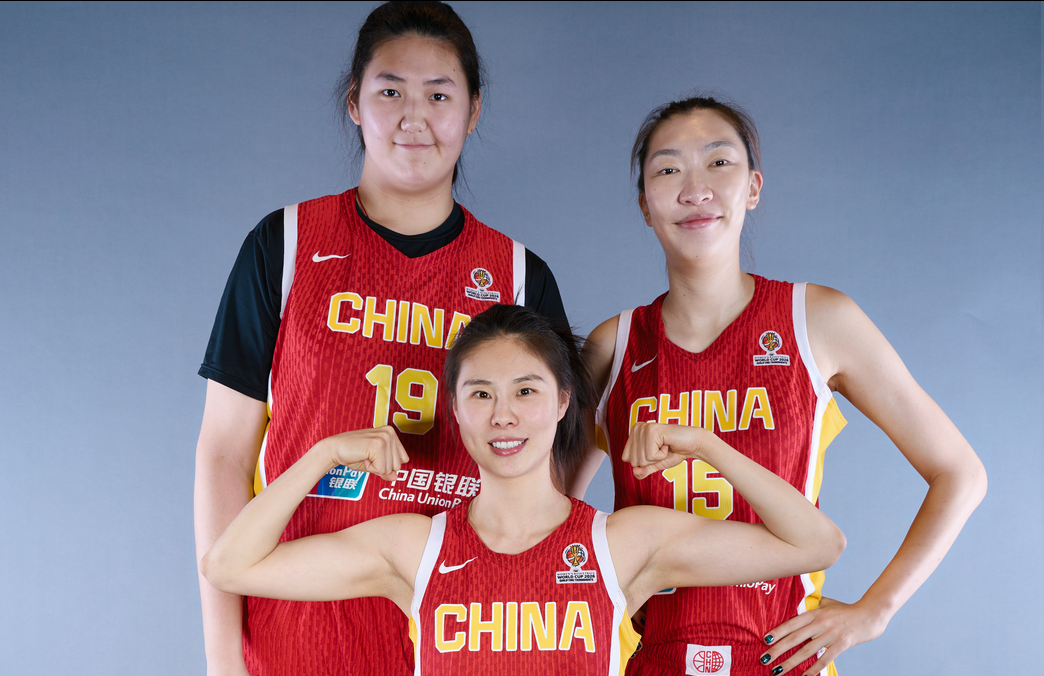 亚洲足球-输15分!女篮功勋0分5失误却被原谅,球迷:这队友欧文来了都没用