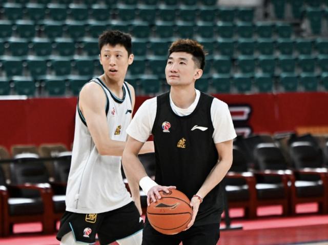亚洲俱乐部冠军-背水一战迎来复出？孙铭徽现身浙江广厦G2赛前踩场训练
